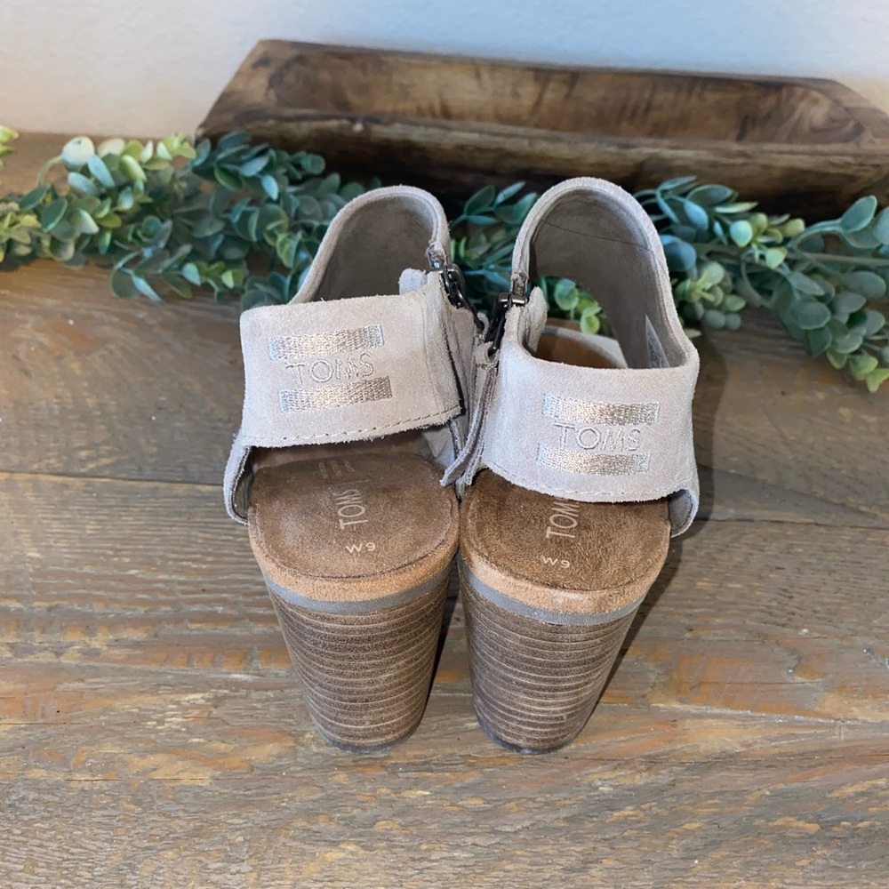 Toms heels